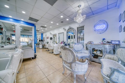 Propiedad comercial en venta en South Miami, Florida № 1868142 - foto 1