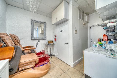 Propiedad comercial en venta en South Miami, Florida № 1868142 - foto 10