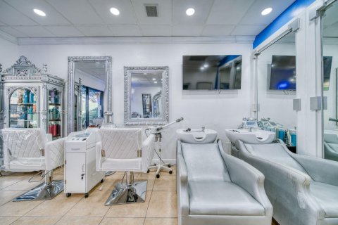 Propiedad comercial en venta en South Miami, Florida № 1868142 - foto 4