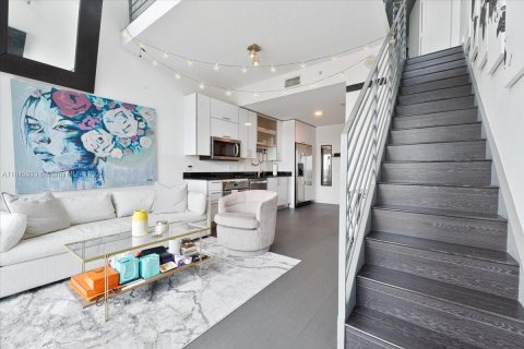 Condo in Miami, Florida, 1 bedroom № 1963051 - photo 5