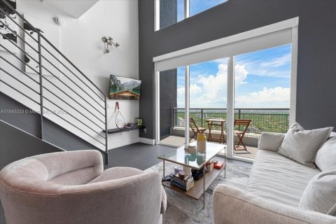 Condo in Miami, Florida, 1 bedroom № 1963051 - photo 4