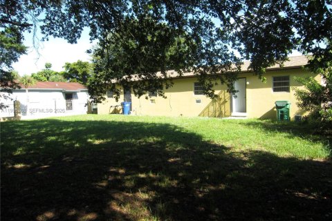 Casa en alquiler en Miami Gardens, Florida, 2 dormitorios, 75.25 m2 № 2058618 - foto 10