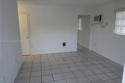 Casa en alquiler en Miami Gardens, Florida, 2 dormitorios, 75.25 m2 № 2058618 - foto 4
