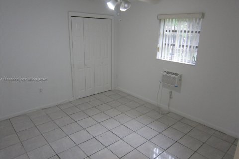 Casa en alquiler en Miami Gardens, Florida, 2 dormitorios, 75.25 m2 № 2058618 - foto 7