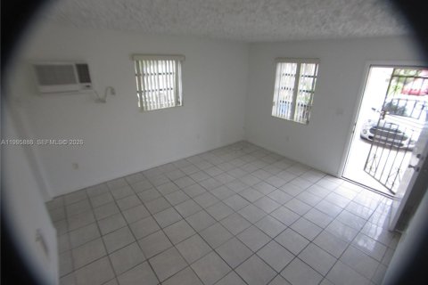 Casa en alquiler en Miami Gardens, Florida, 2 dormitorios, 75.25 m2 № 2058618 - foto 3