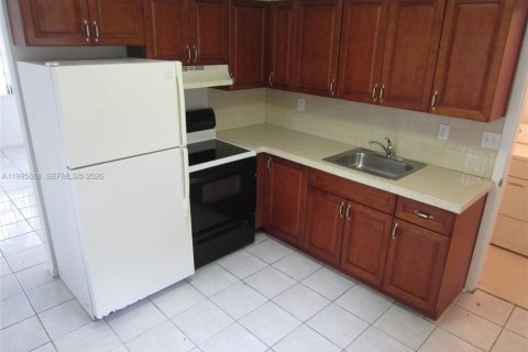Casa en alquiler en Miami Gardens, Florida, 2 dormitorios, 75.25 m2 № 2058618 - foto 5
