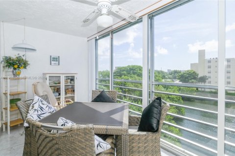 Condo in Dania Beach, Florida, 2 bedrooms  № 2041484 - photo 3