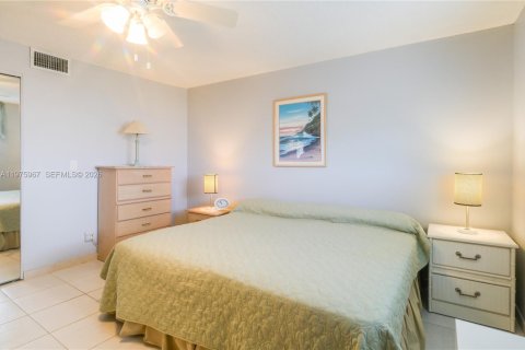 Condo in Dania Beach, Florida, 2 bedrooms  № 2041484 - photo 18