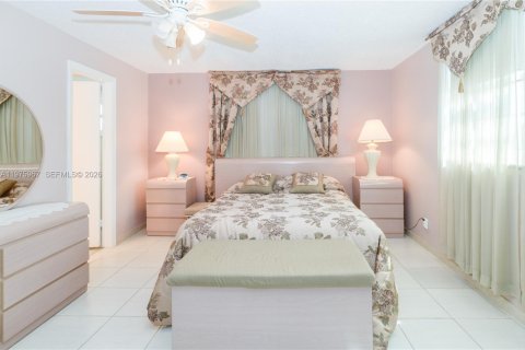 Condo in Dania Beach, Florida, 2 bedrooms  № 2041484 - photo 25