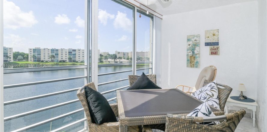 Condo in Dania Beach, Florida, 2 bedrooms  № 2041484