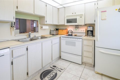Condo in Dania Beach, Florida, 2 bedrooms  № 2041484 - photo 12