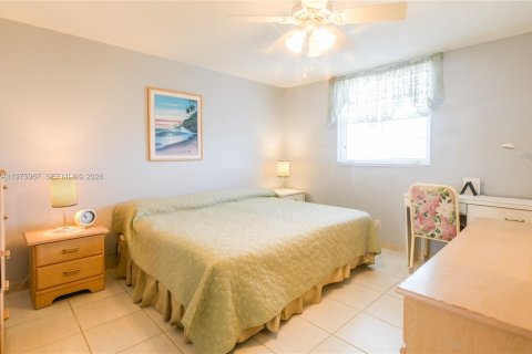 Condo in Dania Beach, Florida, 2 bedrooms  № 2041484 - photo 17