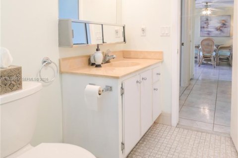 Condo in Dania Beach, Florida, 2 bedrooms  № 2041484 - photo 23