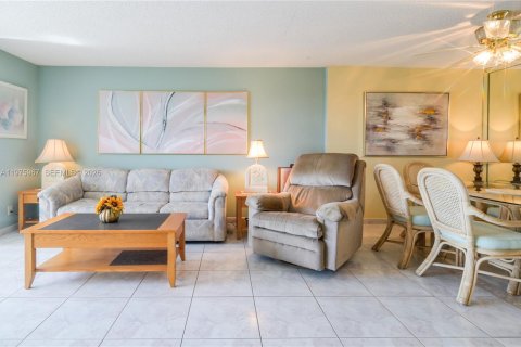 Condo in Dania Beach, Florida, 2 bedrooms  № 2041484 - photo 5