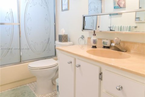 Condo in Dania Beach, Florida, 2 bedrooms  № 2041484 - photo 22