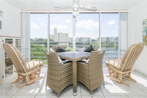 Condo in Dania Beach, Florida, 2 bedrooms  № 2041484 - photo 4