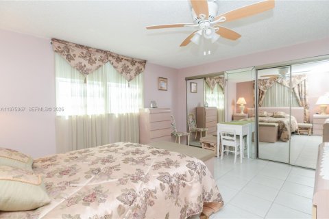 Condo in Dania Beach, Florida, 2 bedrooms  № 2041484 - photo 28