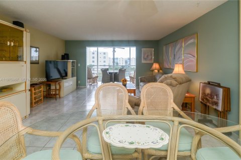 Condo in Dania Beach, Florida, 2 bedrooms  № 2041484 - photo 9