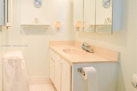 Condo in Dania Beach, Florida, 2 bedrooms  № 2041484 - photo 30