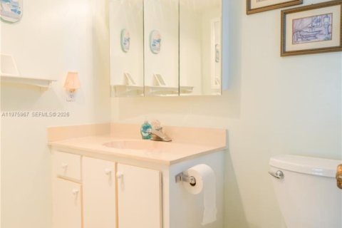 Condo in Dania Beach, Florida, 2 bedrooms  № 2041484 - photo 29