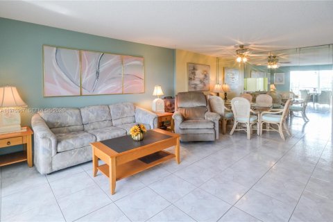 Condo in Dania Beach, Florida, 2 bedrooms  № 2041484 - photo 6