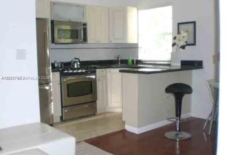 Condo in Miami, Florida, 2 bedrooms  № 2176350