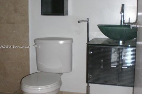 Condo in Miami, Florida, 2 bedrooms  № 2176350 - photo 5