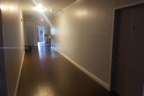 Condo in Miami, Florida, 2 bedrooms  № 2176350 - photo 11