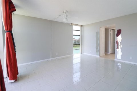 Copropriété à vendre à South Pasadena, Floride: 2 chambres, 120.77 m2 № 2117692 - photo 19