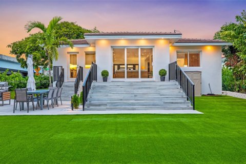 Casa en venta en Miami, Florida, 3 dormitorios № 2019086 - foto 2