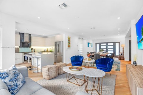 Casa en venta en Miami, Florida, 3 dormitorios № 2019086 - foto 10