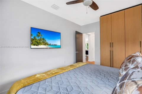 Casa en venta en Miami, Florida, 3 dormitorios № 2019086 - foto 17