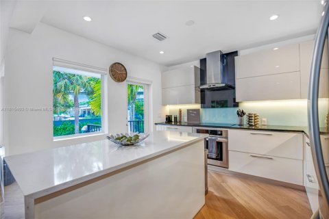 Casa en venta en Miami, Florida, 3 dormitorios № 2019086 - foto 14