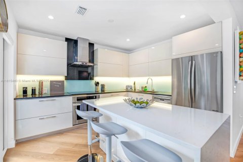 Casa en venta en Miami, Florida, 3 dormitorios № 2019086 - foto 16