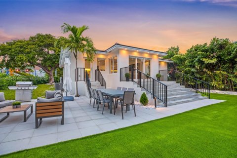 Casa en venta en Miami, Florida, 3 dormitorios № 2019086 - foto 28
