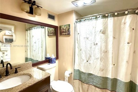 Condo in Pembroke Pines, Florida, 2 bedrooms № 1987558 - photo 17