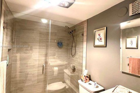 Condo in Pembroke Pines, Florida, 2 bedrooms № 1987558 - photo 26