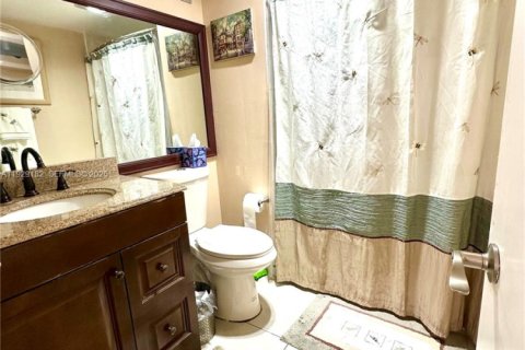 Condo in Pembroke Pines, Florida, 2 bedrooms № 1987558 - photo 18