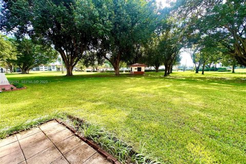 Condo in Pembroke Pines, Florida, 2 bedrooms № 1987558 - photo 29