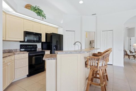 House in Port Charlotte, Florida 3 bedrooms, 176.51 sq.m. № 2230707 - photo 13