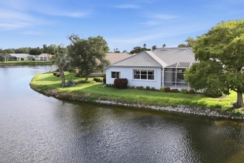 House in Port Charlotte, Florida 3 bedrooms, 176.51 sq.m. № 2230707 - photo 2