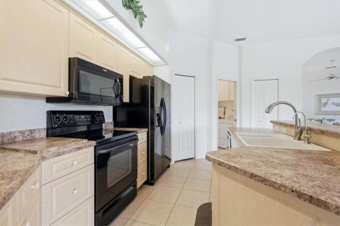 House in Port Charlotte, Florida 3 bedrooms, 176.51 sq.m. № 2230707 - photo 14