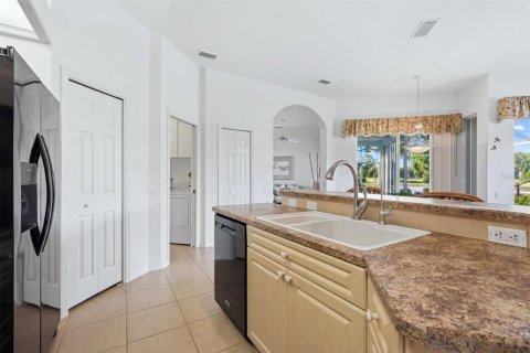 House in Port Charlotte, Florida 3 bedrooms, 176.51 sq.m. № 2230707 - photo 15