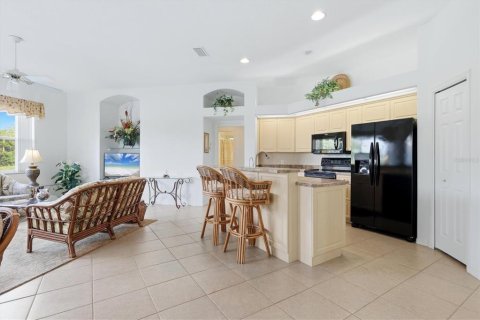 House in Port Charlotte, Florida 3 bedrooms, 176.51 sq.m. № 2230707 - photo 12