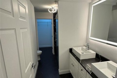 Copropriété à vendre à Tampa, Floride: 2 chambres, 99.68 m2 № 1542281 - photo 12