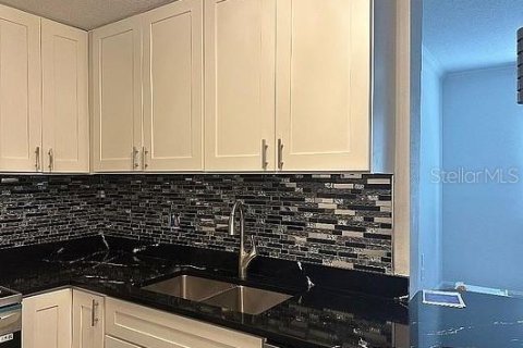 Copropriété à vendre à Tampa, Floride: 2 chambres, 99.68 m2 № 1542281 - photo 7