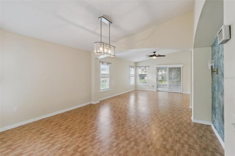 Casa en venta en Kissimmee, Florida, 2 dormitorios, 130.53 m2 № 2310015 - foto 9