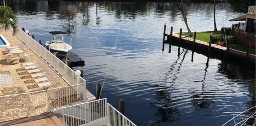 Condominio en Fort Lauderdale, Florida, 2 dormitorios  № 2272505