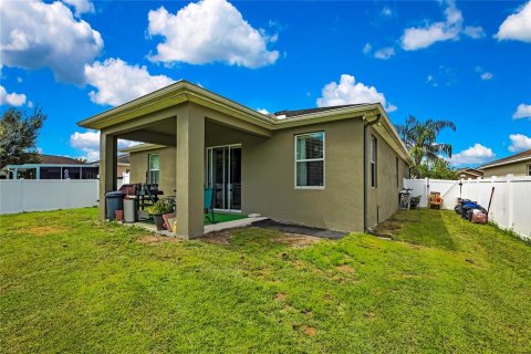 House in Zephyrhills, Florida 3 bedrooms, 134.52 sq.m. № 1914126 - photo 26