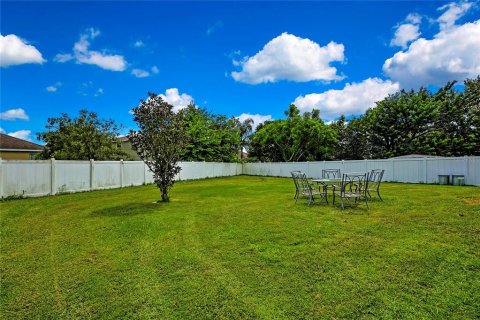 House in Zephyrhills, Florida 3 bedrooms, 134.52 sq.m. № 1914126 - photo 27